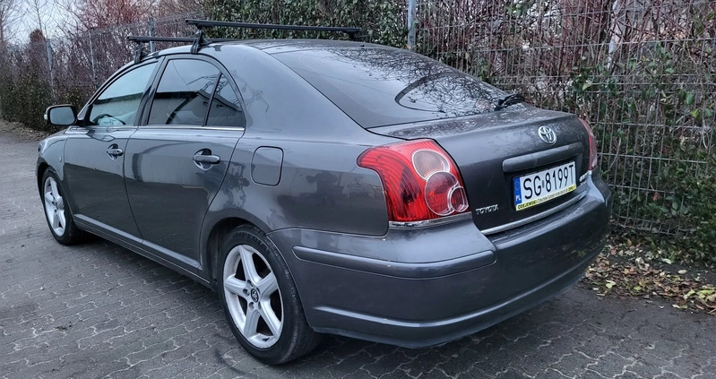 Toyota Avensis cena 10900 przebieg: 350000, rok produkcji 2007 z Warszawa małe 326